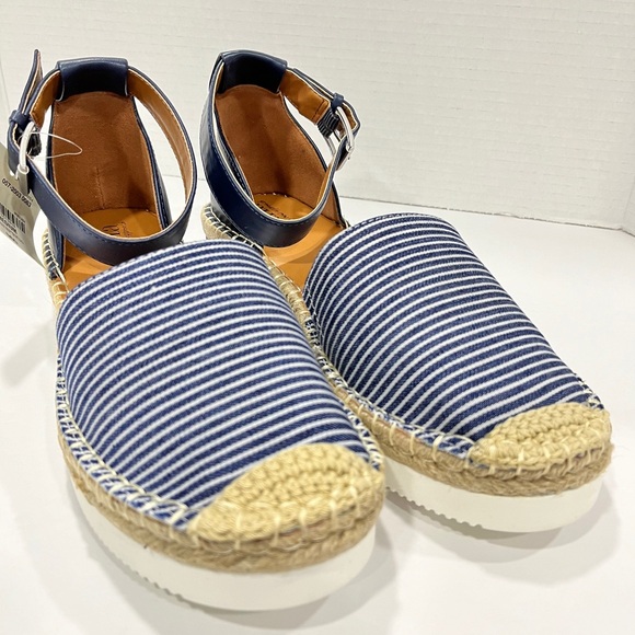 a.n.a Womens Corina Wedge Sandals. Size 8.5. Color:‎ blue & white - Picture 2 of 7